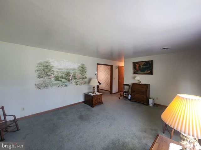 2241 SEITZ DR, Lancaster, PA 17601