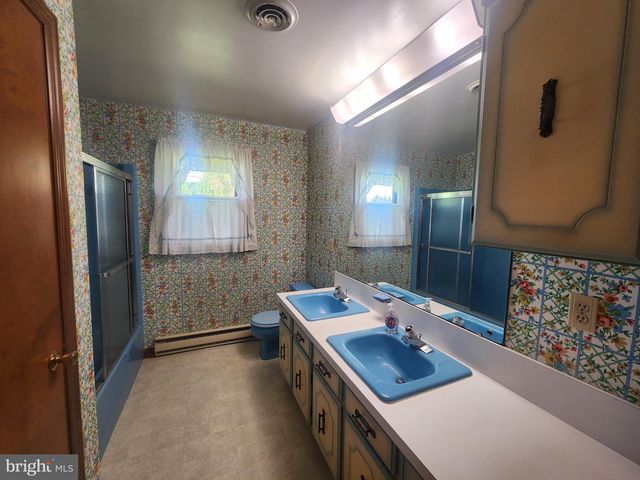 2241 SEITZ DR, Lancaster, PA 17601
