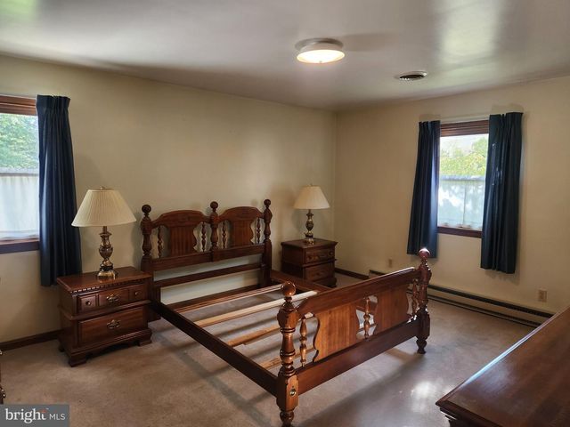 2241 SEITZ DR, Lancaster, PA 17601