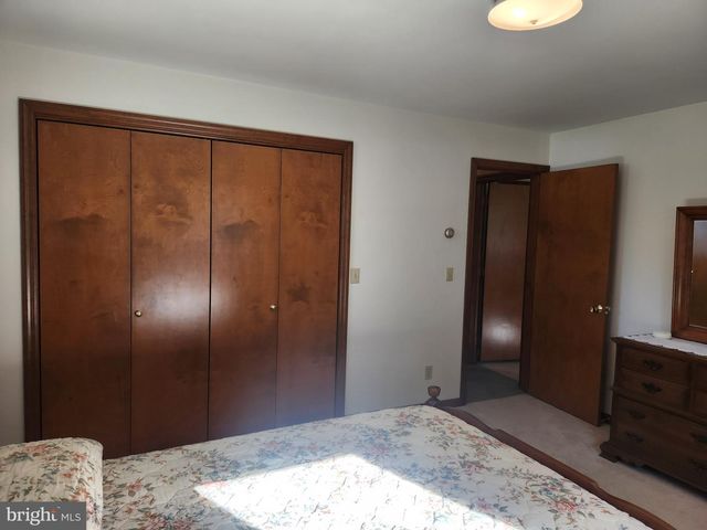 2241 SEITZ DR, Lancaster, PA 17601