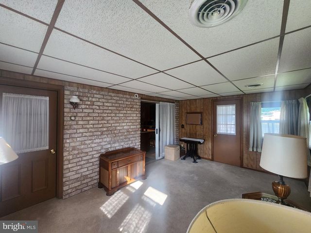2241 SEITZ DR, Lancaster, PA 17601