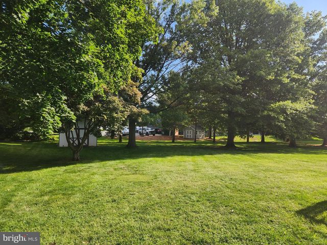 2241 SEITZ DR, Lancaster, PA 17601