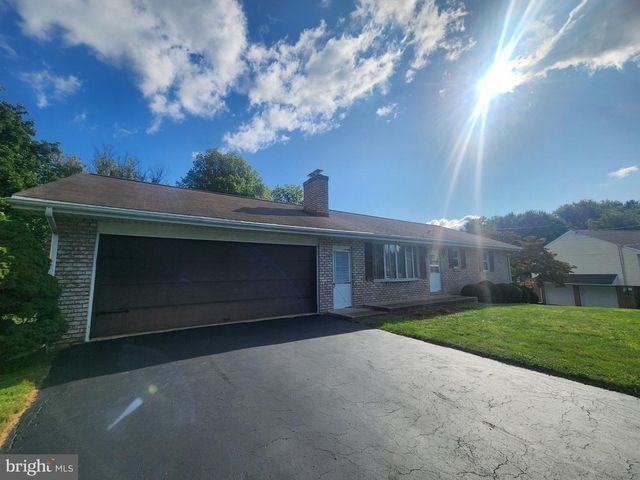 2241 SEITZ DR, Lancaster, PA 17601