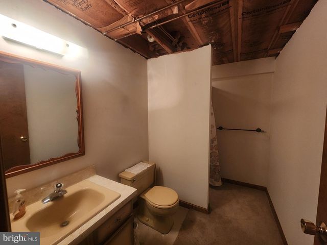 2241 SEITZ DR, Lancaster, PA 17601