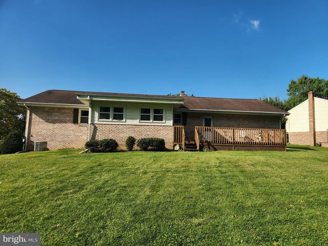 2241 SEITZ DR, Lancaster, PA 17601