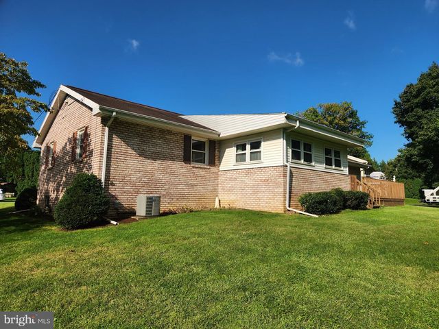 2241 SEITZ DR, Lancaster, PA 17601