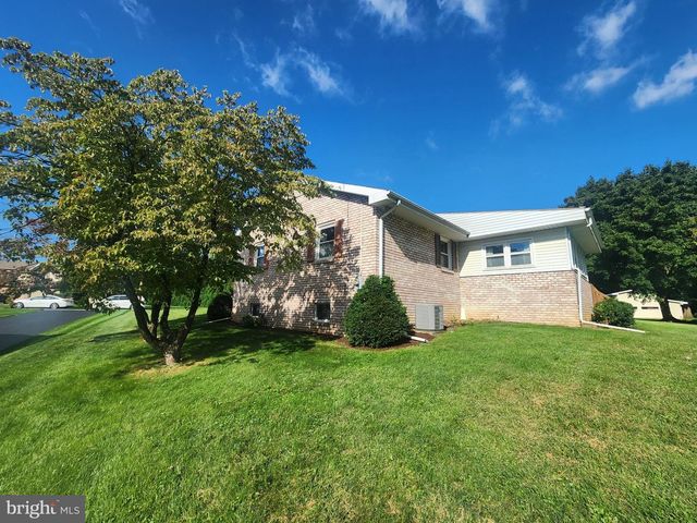 2241 SEITZ DR, Lancaster, PA 17601