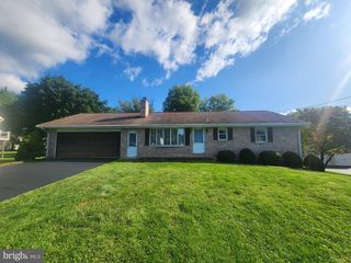 2241 SEITZ DR, Lancaster, PA 17601