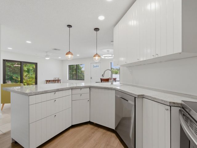 825 Dogwood Drive, Delray Beach, FL 33483