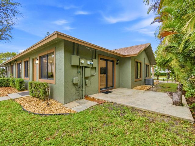 825 Dogwood Drive, Delray Beach, FL 33483