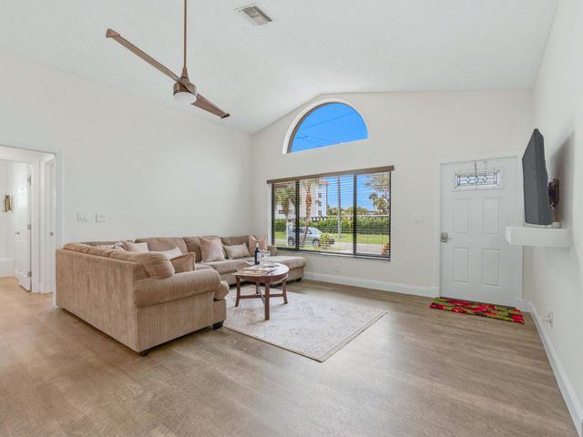 825 Dogwood Drive, Delray Beach, FL 33483