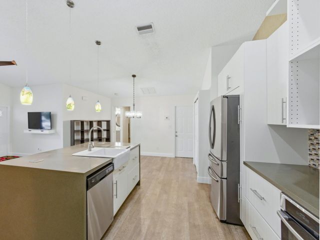 825 Dogwood Drive, Delray Beach, FL 33483