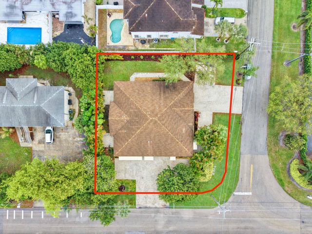 825 Dogwood Drive, Delray Beach, FL 33483