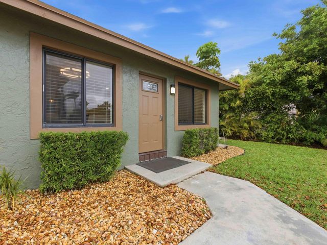 825 Dogwood Drive, Delray Beach, FL 33483