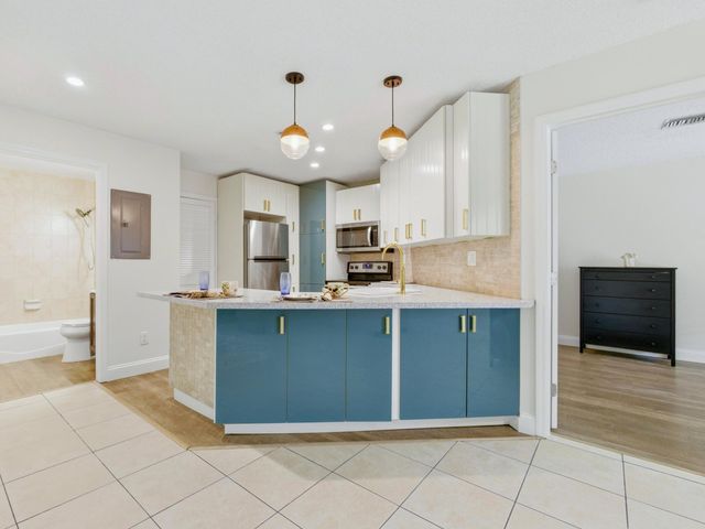 825 Dogwood Drive, Delray Beach, FL 33483