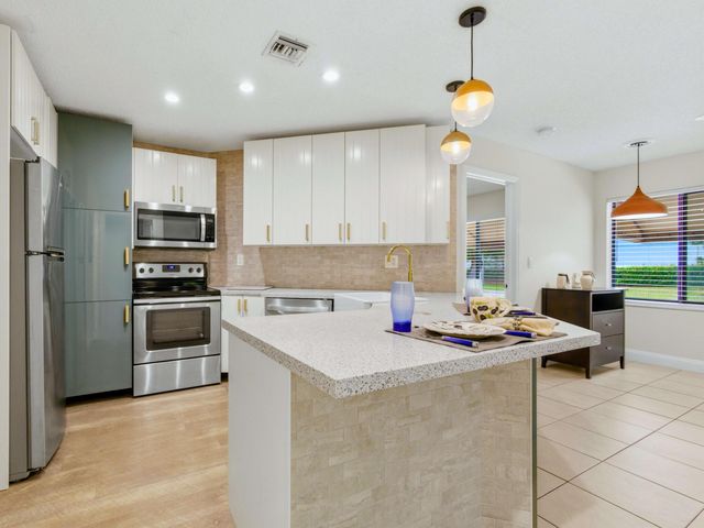 825 Dogwood Drive, Delray Beach, FL 33483