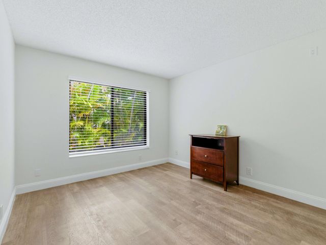 825 Dogwood Drive, Delray Beach, FL 33483