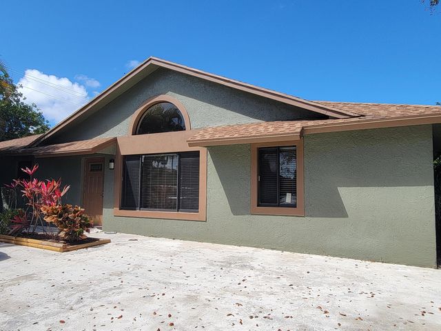 825 Dogwood Drive, Delray Beach, FL 33483