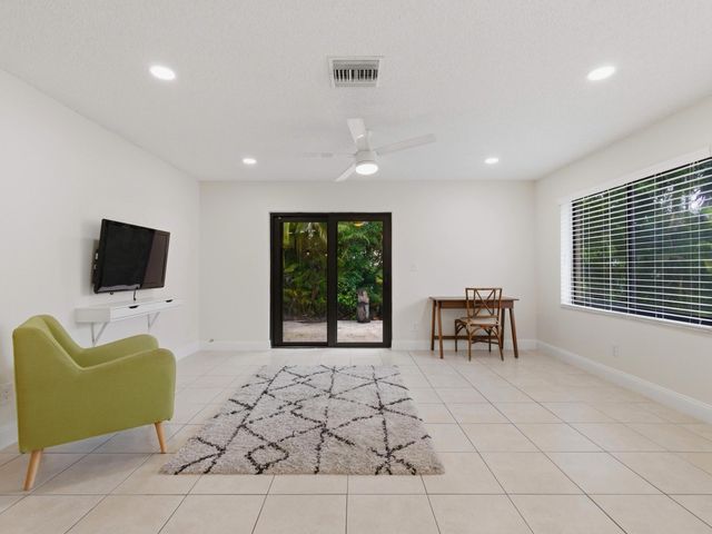 825 Dogwood Drive, Delray Beach, FL 33483