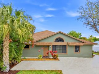 825 Dogwood Drive, Delray Beach, FL 33483