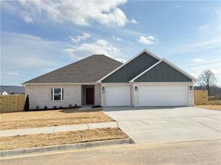 201 W Gilpin Street, Farmington, AR 72730