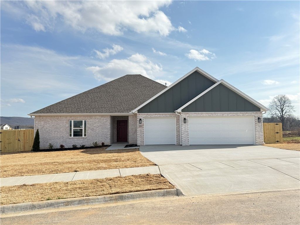 201 W Gilpin Street, Farmington, AR 72730