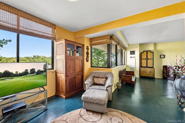27010 Grand Central Parkway 4H, Floral Park, NY 11005