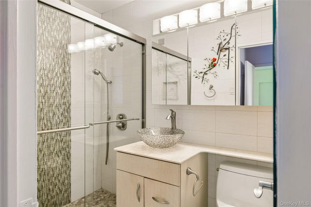 27010 Grand Central Parkway 4H, Floral Park, NY 11005