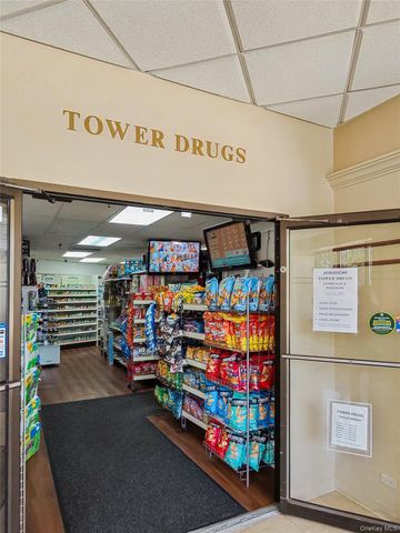 27010 Grand Central Parkway 4H, Floral Park, NY 11005