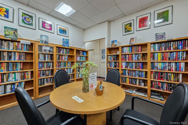 27010 Grand Central Parkway 4H, Floral Park, NY 11005