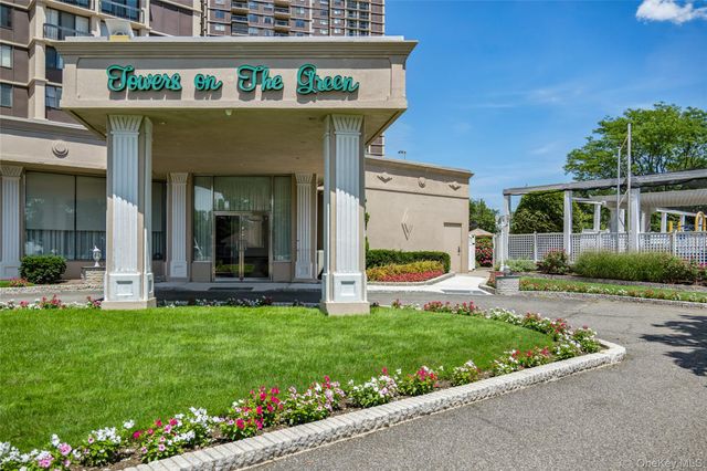 27010 Grand Central Parkway 4H, Floral Park, NY 11005