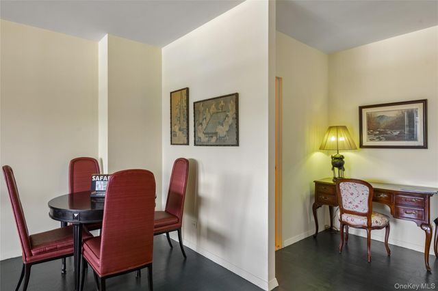 27010 Grand Central Parkway 4H, Floral Park, NY 11005