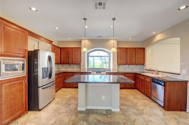 10700 Shasta Glow Court, Henderson, NV 89052