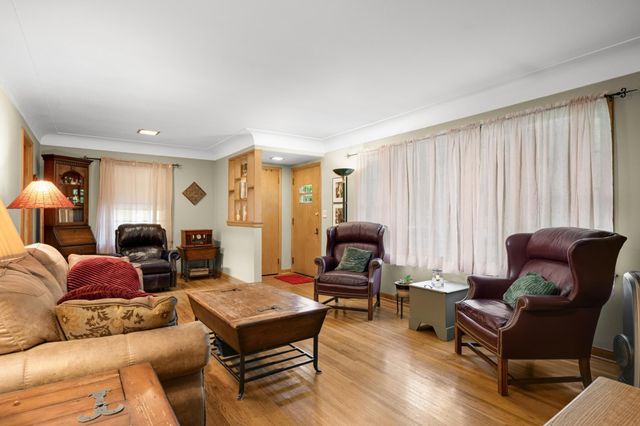 218 W Park Road, Hopkins, MN 55343