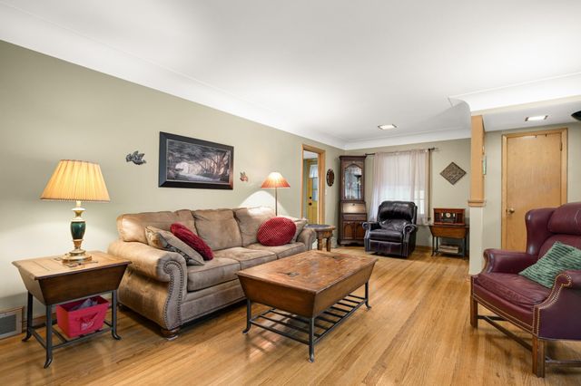218 W Park Road, Hopkins, MN 55343