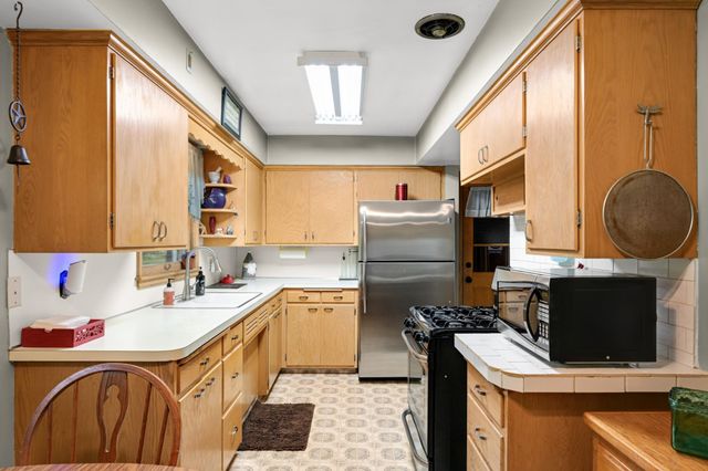 218 W Park Road, Hopkins, MN 55343