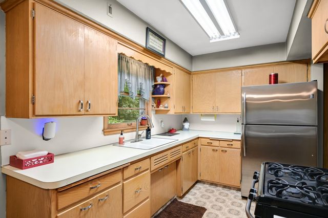 218 W Park Road, Hopkins, MN 55343