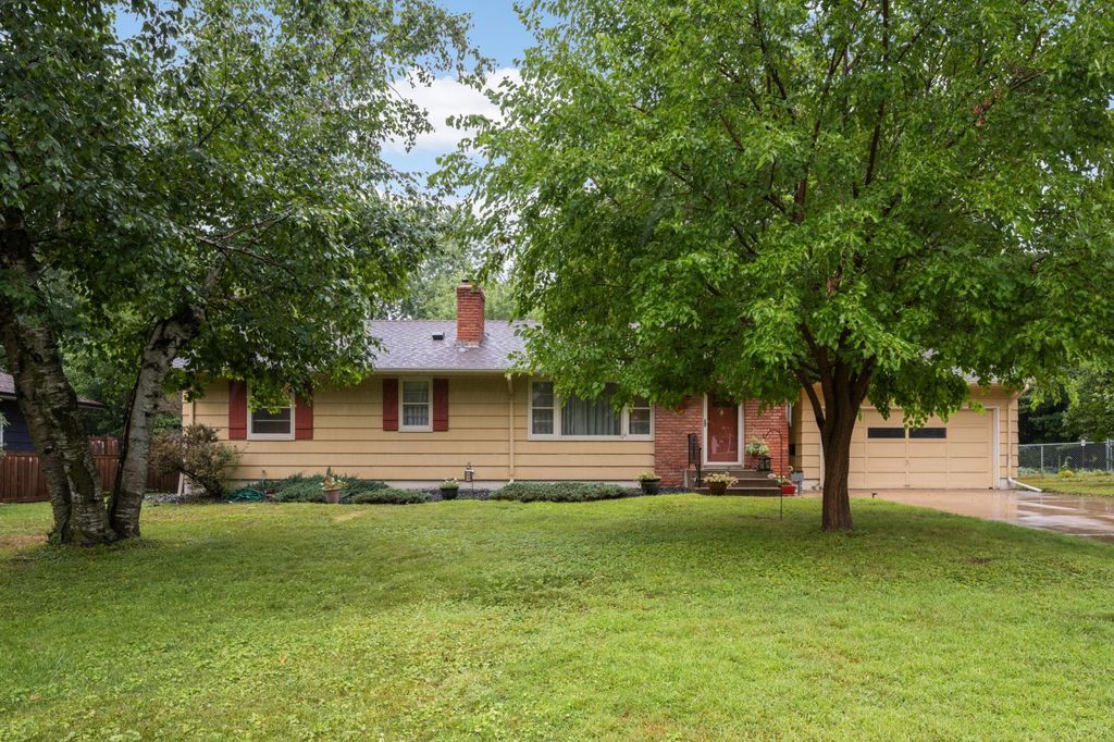 218 W Park Road, Hopkins, MN 55343