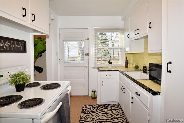 1515 W Farnum Avenue, Royal Oak, MI 48067