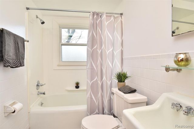 1515 W Farnum Avenue, Royal Oak, MI 48067