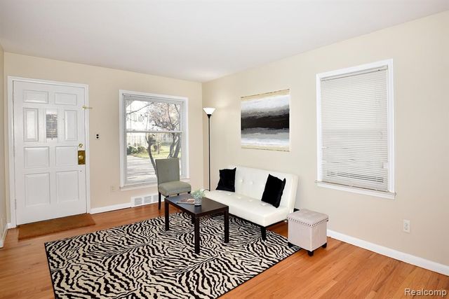 1515 W Farnum Avenue, Royal Oak, MI 48067