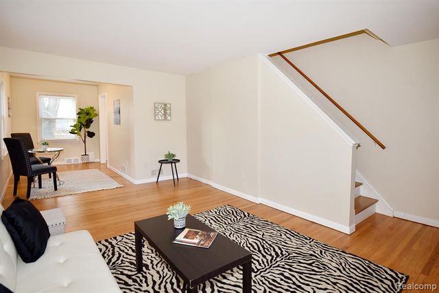 1515 W Farnum Avenue, Royal Oak, MI 48067
