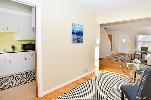 1515 W Farnum Avenue, Royal Oak, MI 48067