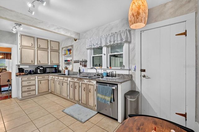 330 HARTFORD AVENUE, Daytona Beach, FL 32118
