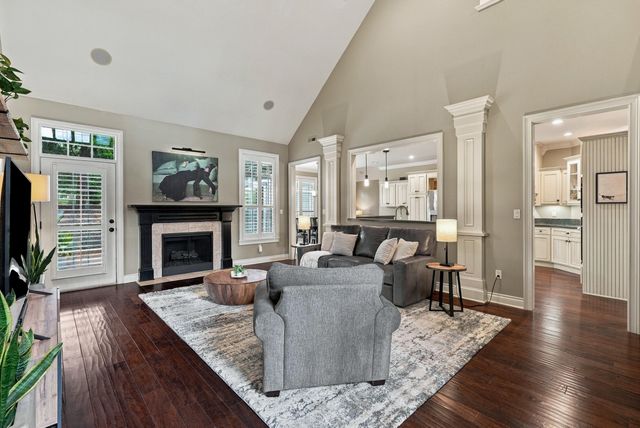 1211 SUTTON DR, Columbia, MO 65203