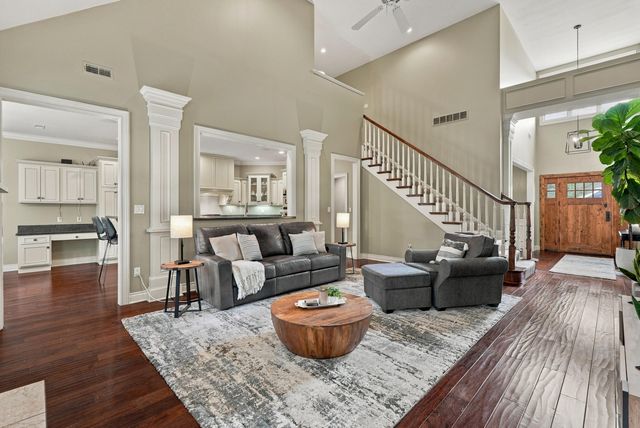 1211 SUTTON DR, Columbia, MO 65203