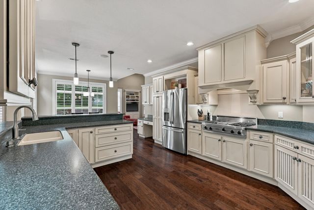 1211 SUTTON DR, Columbia, MO 65203