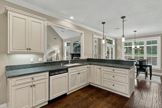 1211 SUTTON DR, Columbia, MO 65203