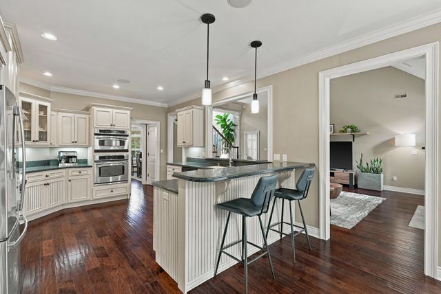 1211 SUTTON DR, Columbia, MO 65203