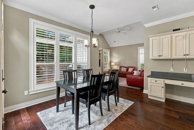 1211 SUTTON DR, Columbia, MO 65203